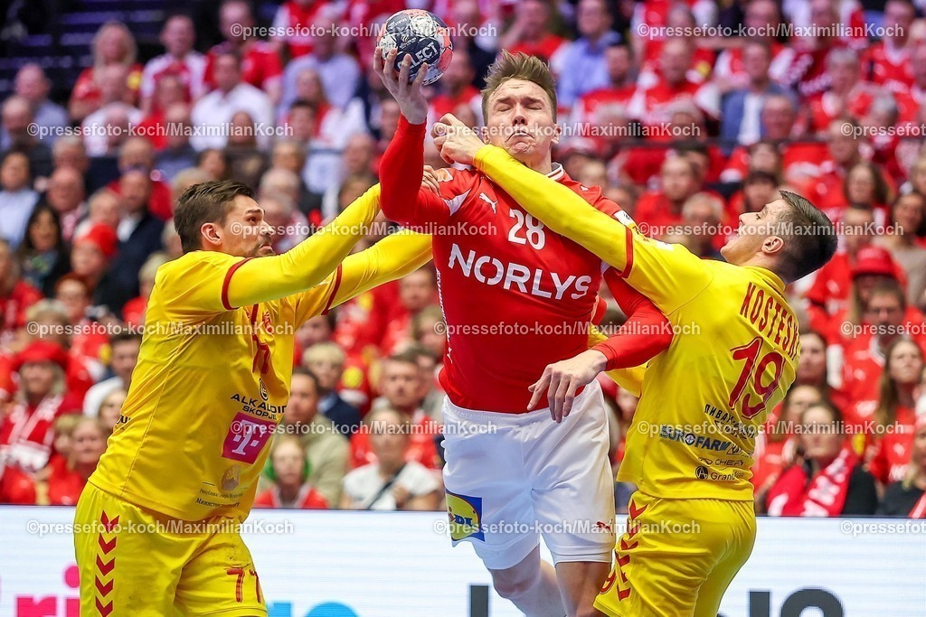 EHF16012602087 | 16.01.2026, Handball, Men's EHF EURO 2026, Dänemark - Nordmazedonien, Jyske Bank Boxen in Herning, Dänemark, Preliminary Round:  Lasse Bredekjaer Andersson (Denmark #28) im Zweikampf gegen   Martin Serafimov (North Macedonia #77)  Nenad Kosteski (North Macedonia #19) 