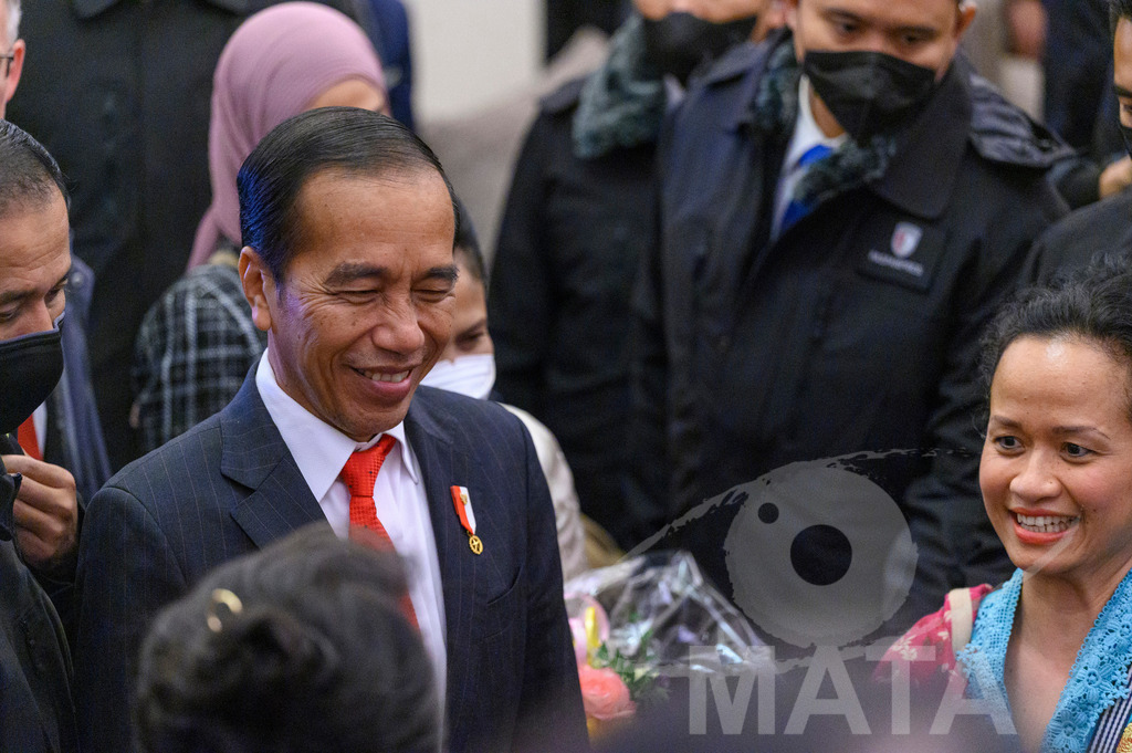 _DWA5497 | Welcoming Jokowi Widodo's arrival by the Indonesian people at Kastens Luisenhof Hotel in the context of the opening of Hannover Messe with Indonesia as Country Partner. Hannover, 15.04.2023 - Realisiert mit Pictrs.com