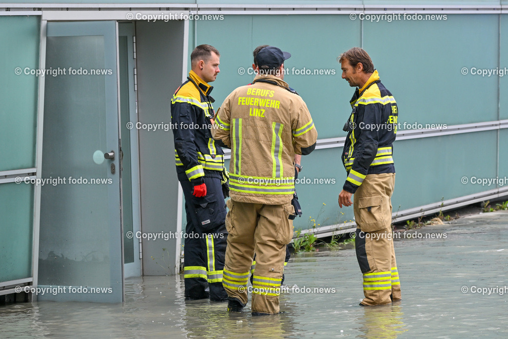 Linz_ Urfahr_ Donau_ Hochwasser_ 04.06.2024-52 | 04.06.2024, Linz, AUT, Urfahr, Hochwasser, im Bild Donau, Donaulaende Linz Urfahr, AEC, Neues Rathaus, Unterfuehrung, Berufsfeuerwehr Linz