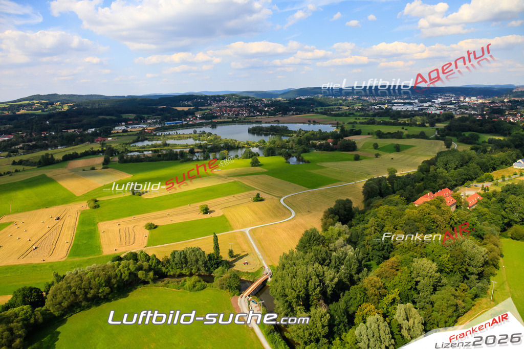 Die Luftaufnahme der Stadt Kulmbach wurde vom UL-Flugzeug heraus erstellt ( keine Drohne )- hohe Auflösung für beste Qualität