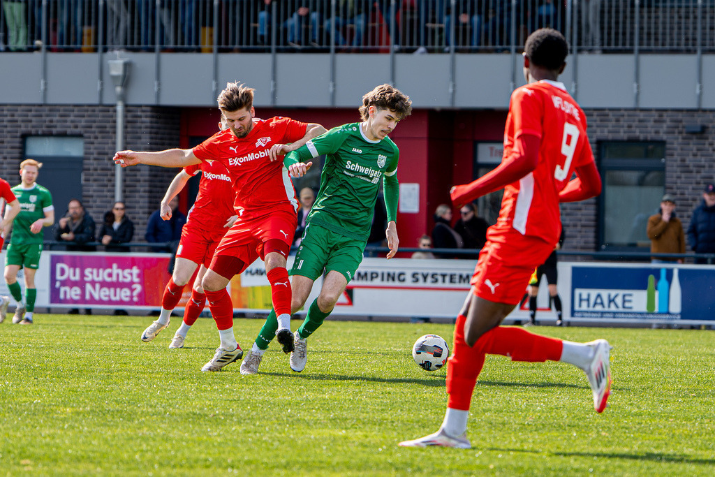 Fußball I Herren I Saison 2025-2026 I Bezirksliga Weser-Ems 4 I 26. Spieltag I VFL Oythe - SV Hansa Friesoythe I 20033 | jns.sportfotos - Realisiert mit Pictrs.com