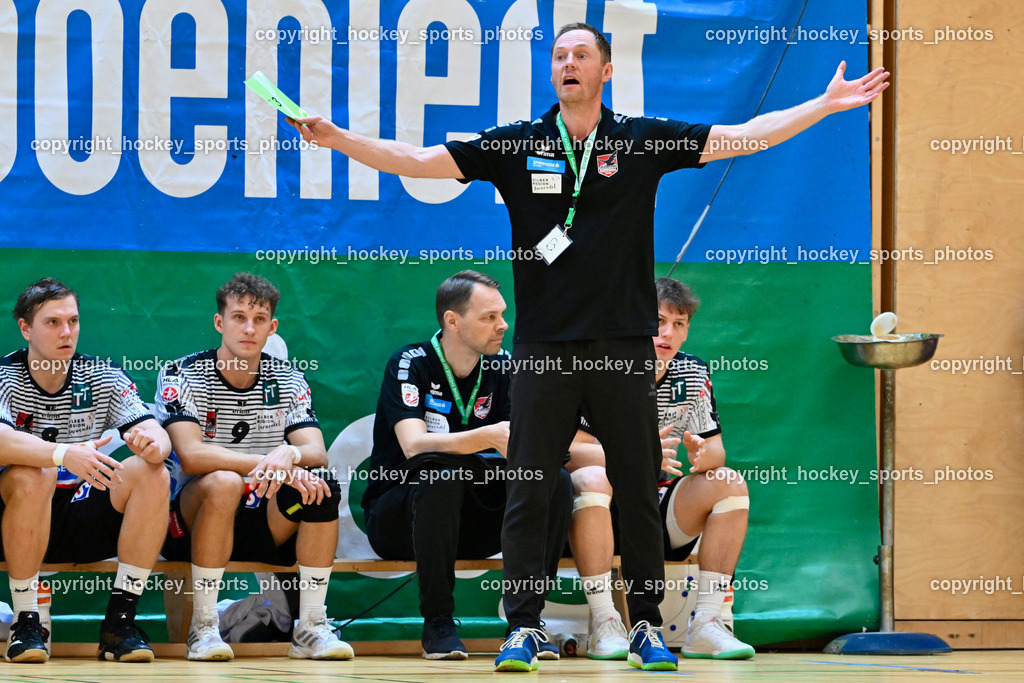 SC Ferlach vs. Schwaz Tirol Handball | Headcoach Schwaz Tirol Handball JAUERNIK Christoph, Asisstentcoach Schwaz Tirol Handball LABANOVSKIS Valdis, Spielerbank Schwaz Tirol Handball, #8 SPENDIER Sebastian Schwaz Tirol Handball, #9 MAGELINSKAS Jonas Schwaz Tirol Handball, SC Ferlach vs. Schwaz Tirol Handball, SC Ferlach vs. Schwaz Tirol Handball am 12.10.2024 in Ferlach (Ballspielhalle Ferlach), Austria, (Photo by Bernd Stefan)