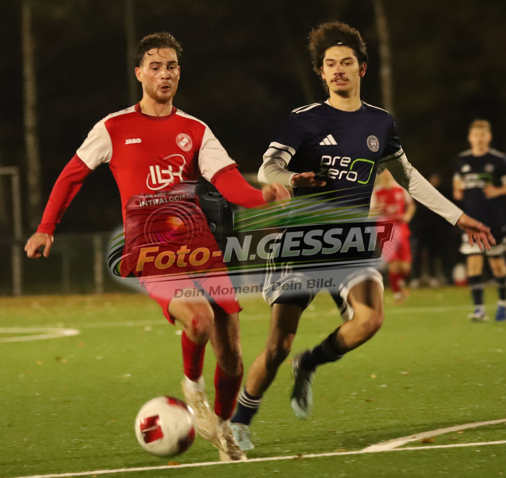 FC RW Kirchlengern - SVKT 07 Minden | Auf dem Bild zu sehen: rot FC RW Kirchlengern: Levin Güzelel ; blau SVKT 07 Minden: Joel Jamil RabenhorstFC RW Kirchlengern, SVKT 07 Minden, Saison 25/26, Landesliga, Kirchlengern, Deutschland - Realisiert mit Pictrs.com
