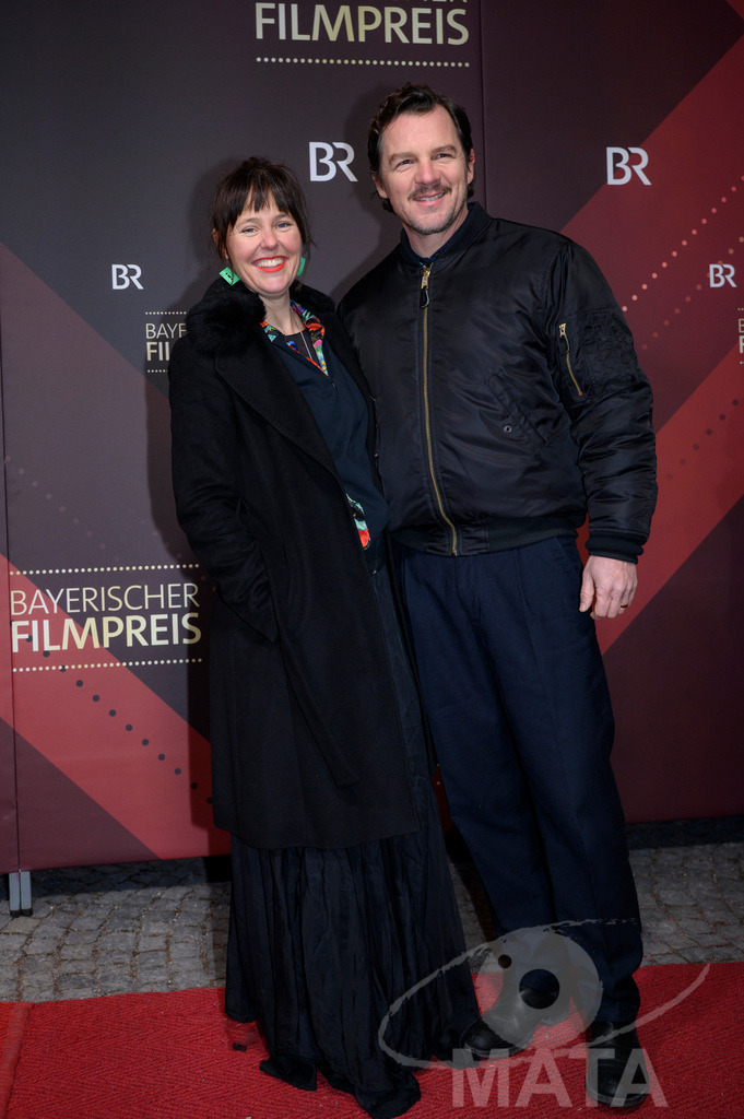 _DWI5212 | Zora Thiessen und Felix Klare bei der Verleihung des 47. Bayerischen Filmpreises 2026  im Prinzregententheater. München, Deutschland. Der Bayerische Filmpreis wird seit 1979 von der Bayerischen Staatsregierung verliehen, um die Bedeutung des Kinofilms als Kulturgut herauszustellen - Realisiert mit Pictrs.com
