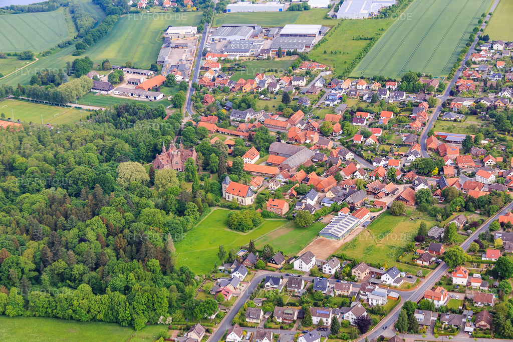 Luftbild: Ortsansicht von Süden im Ortsteil Hastenbeck in Hameln im Bundesland Niedersachsen in Deutschland. Foto: IMG_079402.jpg vom 24.05.2015 durch Werner Riehm/FLY-FOTO.de