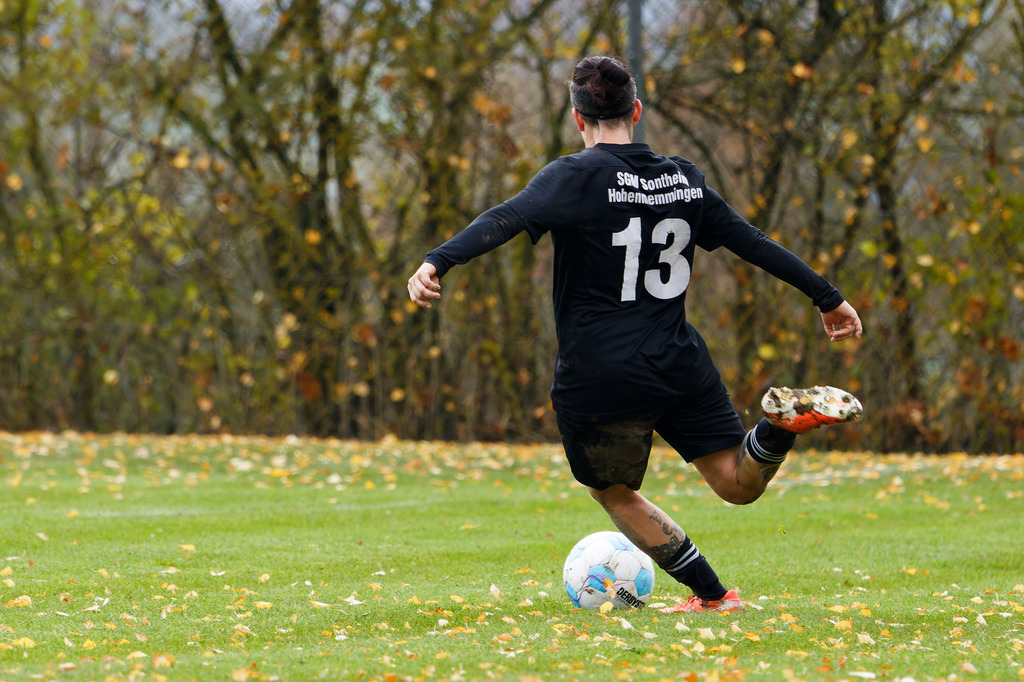 HOHFCH_251109_8406 | 1.FC Heidenheim 1846 II vs. GAST, Fußball, Frauen, Bezirksliga, 2025/2026, X. Spieltag, 03.10.2025 in Heidenheim, Kunstrasen b. Voith-Arena West(Foto: Michael Bulling) - Realisiert mit Pictrs.com