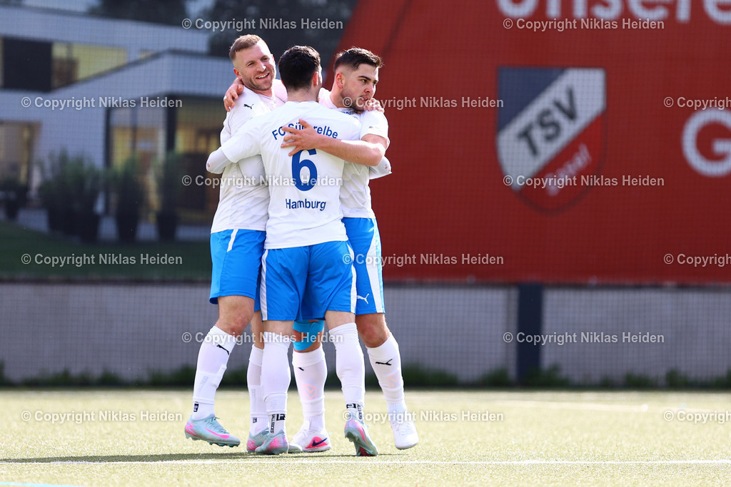 NH_TSVSasel_FCSuederelbe_OberligaHamburg_03042026 | #9 Osman Güraltunkeser (FC Süderelbe) bejubelt mit seinen Teamkollegen seinen Treffer zum 0:1.Fußball I Herren I Gamesright Oberliga Hamburg I Saison 2025-2026  I 18. Spieltag I TSV Sasel - FC Süderelbe I 03.04.2026 I Sportplatz Parkweg