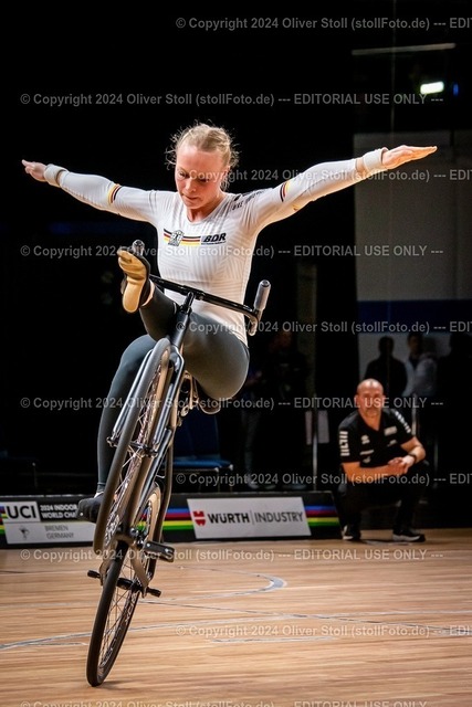 20241026OAS33549-lic | FUELLER Lara (GER / RKV Poppenweiler) First Place at UCI World Championships Indoor Artistic Cycling Bremen/GER Proposal 194,70 points Result 186,89 points - Realisiert mit Pictrs.com