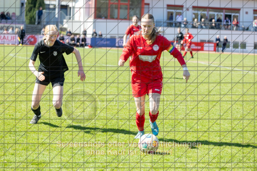 20250406_140420_0058 | #,1.FC Donzdorf (rot) vs. SV Jungingen (schwarz), Fussball, Frauen-Verbandsliga Württemberg, 16. Spieltag, Saison 2024/2025, Rasenplatz Lautertal Stadion, Süßener Straße 16, 73072 Donzdorf, 06.04.2025 - 13:00 Uhr,Foto: PhotoPeet-Sportfotografie/Peter Harich