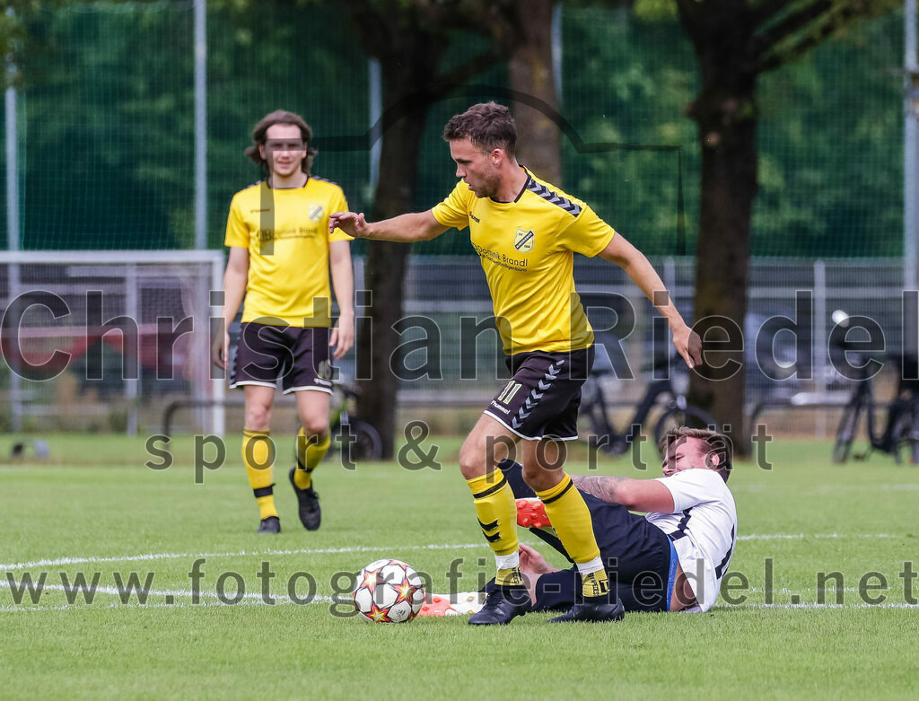 2023-07-23_098_SV_Anzing_gegen_SC_Kirchasch | Anzing, Deutschland, 23.07.2023:
Fußball, Kreisliga 2023 / 2024, Testspiel, SV Anzing gegen SC Kirchasch, Endergebnis: 5:1

Stefan Hackl (SC Kirchasch, #11), Alexander Dausch (SV Anzing, #14)

Foto: Christian Riedel / fotografie-riedel.net