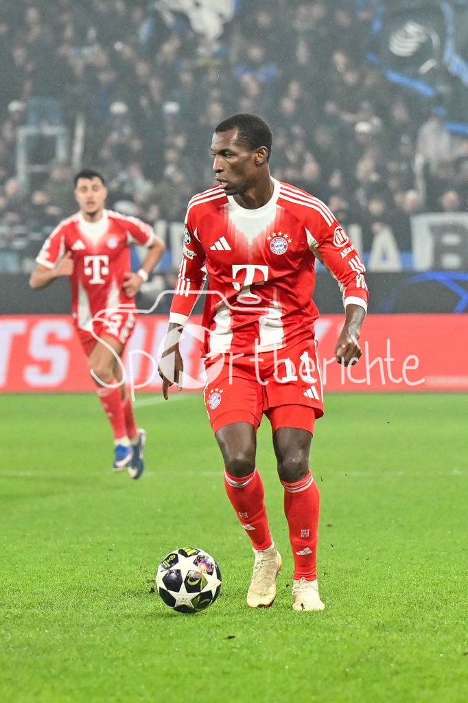 Atalanta Bergamo - FC Bayern München | BERGAMO, ITALY - 10. MARCH: with Ball Nicolas JACKSON (FC Bayern Munich 11) during the UEFA Champions League match between Atalanta Bergamo vs. FC Bayern Munich on first leg of round of 16 at New Balance Arena
