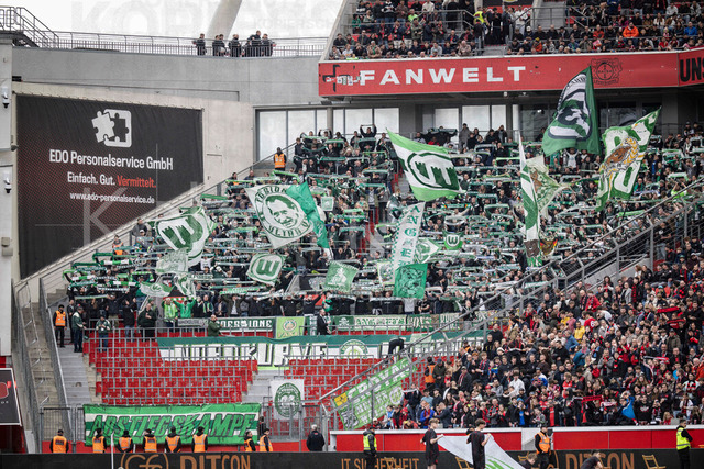 German Bundesliga, Bayer 04 Leverkusen vs. VfL Wolfsburg, 04.04.2026 | LEVERKUSEN, GERMANY - APRIL 4, 2026 :  The fans of VfL Wolfsburg with a banner „Abstiegskampf“ during the German Bundesliga match on gameday 28 between Bayer 04 Leverkusen vs. VfL Wolfsburg at BayArena on April 4, 2026 in Leverkusen, Germany. DFL REGULATIONS PROHIBIT ANY USE OF PHOTOGRAPHS AS IMAGE SEQUENCES AND/OR QUASI-VIDEO.