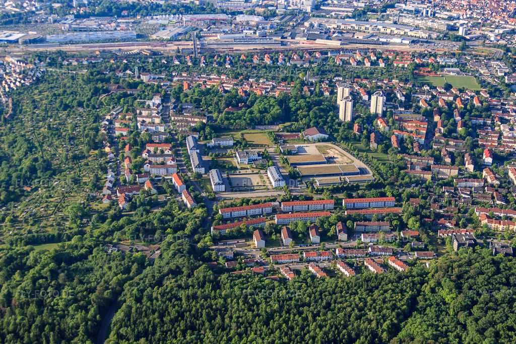 Luftbild: Eselsberg mit Flüchtlingsrat Ulm/Alb- Donaukreis e.V. im Ortsteil Eselsberg in Ulm im Bundesland Baden-Württemberg in Deutschland. – Foto: IMG_67192.jpg vom 08.06.2014 durch Werner Riehm/FLY-FOTO.de – Auflösung des Originals: 4752 x 3168 px – Flüchtlingsrat Ulm