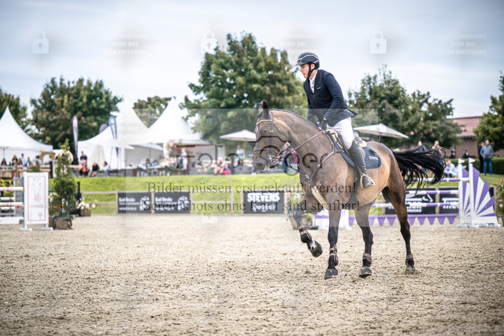 DOS_8926 | Entdecke hochwertige Reitturnierfotos von Foto Oger. Professionell, emotional und authentisch – jetzt Lieblingsmomente im Shop bestellen. - Realisiert mit Pictrs.com