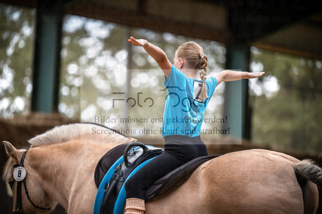 DOS_0141 | Entdecke hochwertige Reitturnierfotos von Foto Oger. Professionell, emotional und authentisch – jetzt Lieblingsmomente im Shop bestellen.Deutschlandweite Turnierfotografie. - Realisiert mit Pictrs.com