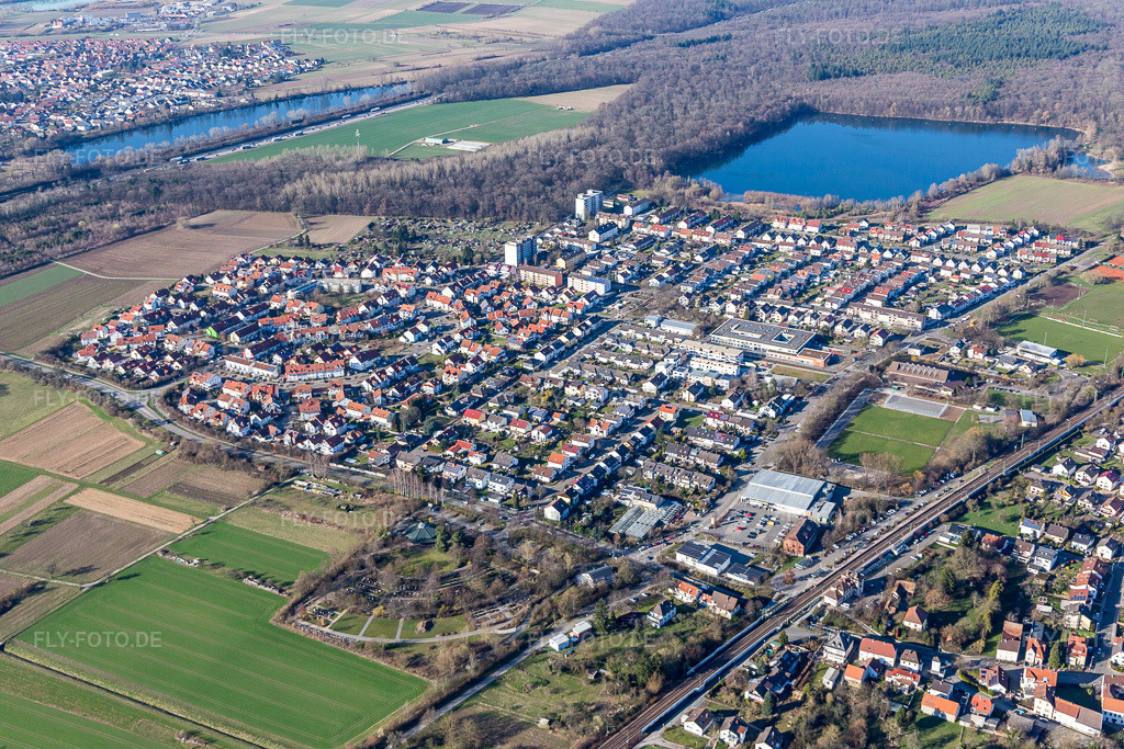 Luftbild: See- Uferbereichen des Baggersee Untergrombach in Untergrombach im Ortsteil Untergrombach in Bruchsal im Bundesland Baden-Württemberg in Deutschland. Foto: IMG_097249.jpg vom 10.03.2017 durch Werner Riehm/FLY-FOTO.de