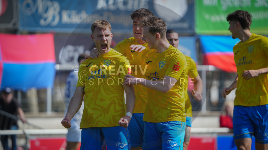 Fußball, Herren, Saison 2025/2026, Regionalliga Nordost, 29. Spieltag, FSV 63 Luckenwalde vs. FC Eilenburg, Samstag 11.04.2026, Werner-Seelenbinder-Stadion Luckenwalde, | Fußball, Herren, Saison 2025/2026, Regionalliga Nordost, 29. Spieltag, FSV 63 Luckenwalde vs. FC Eilenburg, Samstag 11.04.2026, Werner-Seelenbinder-Stadion Luckenwalde, Im Bild: Fabio Schneider (l. Luckenwalde) jubelt über seinen Treffer zum 1:1 Ausgleich. - Realisiert mit Pictrs.com