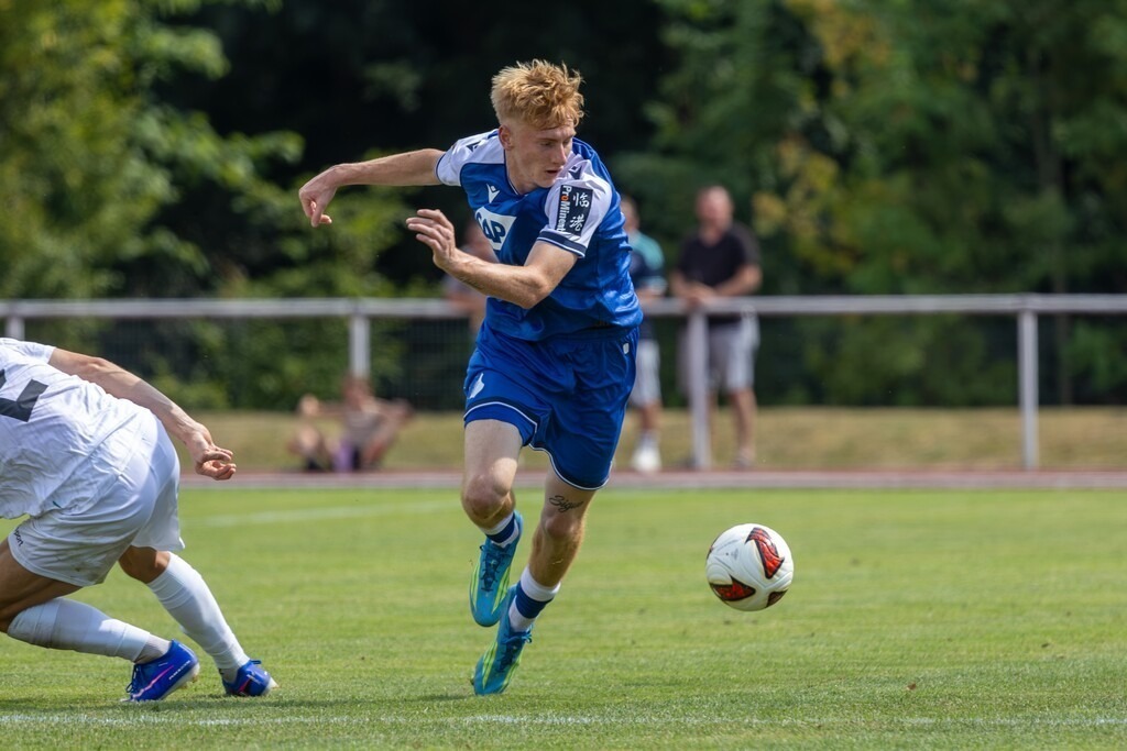 SGV Heilbronn-Freiberg gegen TSG Hoffenheim (Testspiel in Bad Friedrichshall) | SGV Heilbronn-Freiberg gegen TSG Hoffenheim (Testspiel in Bad Friedrichshall)***Am Ball: Oskar Hencke (41, Hoffenheim) - Realisiert mit Pictrs.com
