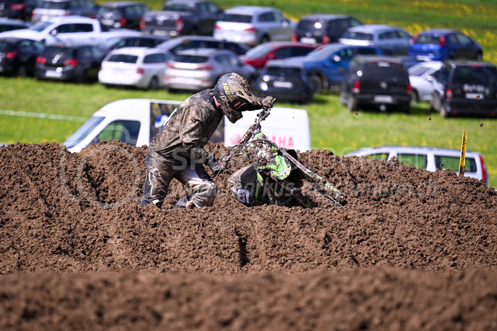 Motocross Schlatt bei Winterthur - 29. April 2023 | #81 Schilling Robin aus Bischofszell (CH) auf Kawasaki in der Kategorie MX2 am Motocross Schlatt bei Winterthur, 29. April 2023.
Instagram: @mx_schlatt | @mc_wila | @sam_schweiz
Bild: Sportfotografie Markus Aeschimann | www.markus-aeschimann.ch - Realisiert mit Pictrs.com