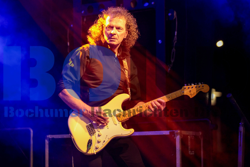 Purple Rising  {date} -  | {headline}(Foto: Sebastian Sendlak / BOND) - Realisiert mit Pictrs.com