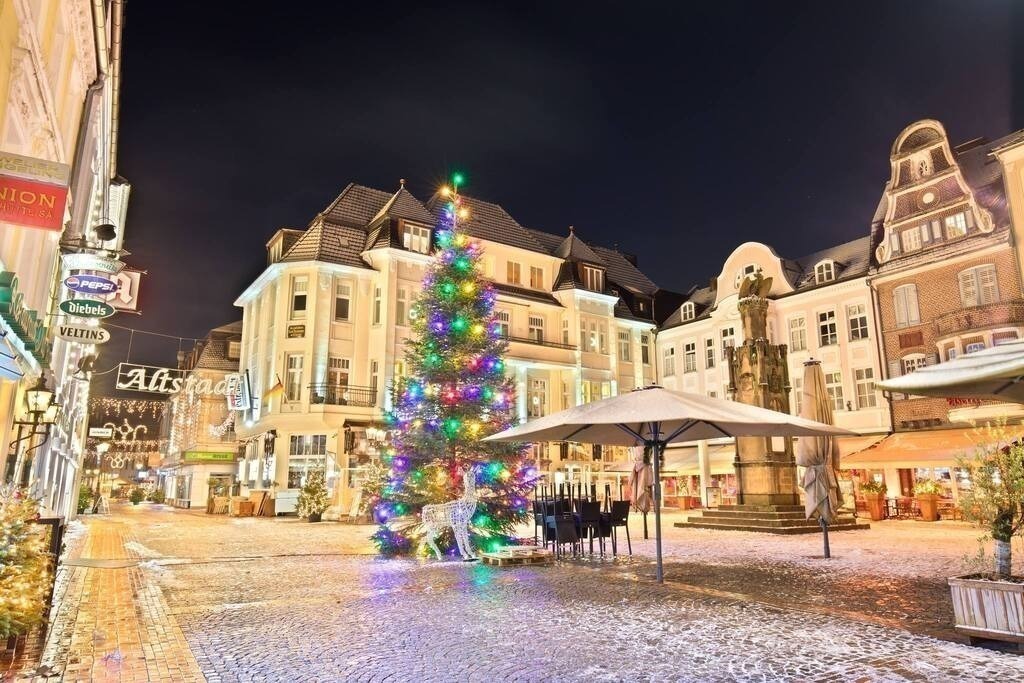 Altemarkt_P1_V1_DRI_2048 | Bildergalerie von Sport-Ereignissen aber auch von weiteren spannenden Dingen - nicht nur vom Niederrhein. In Anlehnung an den bekannten Spruch von Hanns Dieter Hüsch heißt das Motto: "Niederrhein ist überall".  - Realisiert mit Pictrs.com