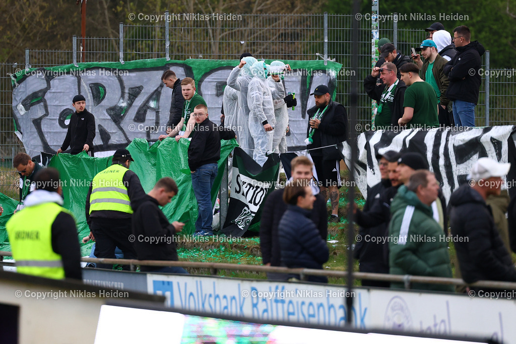 NH_VfRNeumuenster_PSVNeumuenster_FlensOberliga_15042026 | Fans des PSV Union Neumünster vermummten sich in der Halbzeit.Fußball I Herren I Flens Oberliga I Saison 2025-2026  I 19. Spieltag I VfR Neumünster - PSV Union Neumünster I 15.04.2026 I VfR Stadion HSP (Grümmi Arena)