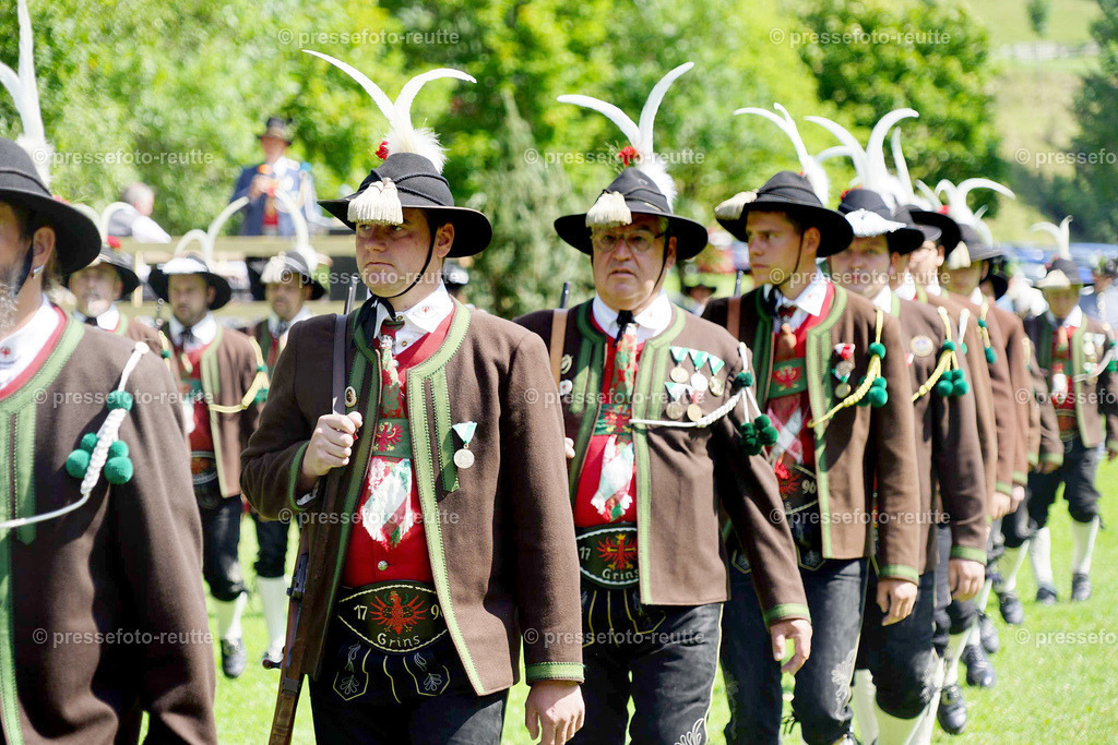 d-news-2023-Juli23-Regimentsschuetzenfest3-Steeg-UMZUG_Feld-DSC07200 | Info aus dem Bezirk Reutte/Ausserfern Tirol sowie eine umfangreiche Bilddatenbank über die gesamte Region: Lechtal, Talkessel Reutte, Tannheimertal, Zwischentoren. Lech, Plansee, Zugspitze, Grenztunnel, B179, Fernpassstraße, Verkehr, Lawinen, Tradition, - Realisiert mit Pictrs.com
