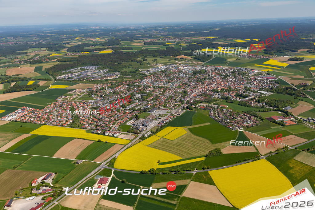 Das Luftbild der Stadt Hemau wurde 2021 vom Flugzeug heraus erstellt (keine Drohne) Aufnahmehöhe ca.450 Meter- hohe Bildauflösung und Druck-Qualität garantiert!