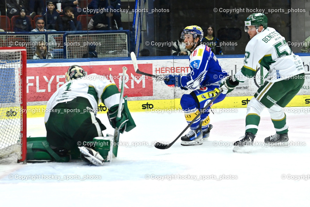 EC IDM WÄRMEPUMPEN VSV vs. FTC-TELEKOM JÉGKORONG | #1 Bence Balizs FTC-Telekom, #16 Kevin Hancock EC VSV, #52 Rasmus Bengtsson FTC-Telekom, EC IDM WÄRMEPUMPEN VSV vs. FTC-TELEKOM JÉGKORONG, EC IDM WÄRMEPUMPEN VSV vs. FTC-TELEKOM JÉGKORONG am 19.10.2025 in Villach (Stadthalle Villach), Austria, (Photo by Bernd Stefan)