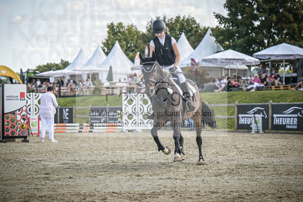 DOS_0126 | Entdecke hochwertige Reitturnierfotos von Foto Oger. Professionell, emotional und authentisch – jetzt Lieblingsmomente im Shop bestellen. - Realisiert mit Pictrs.com