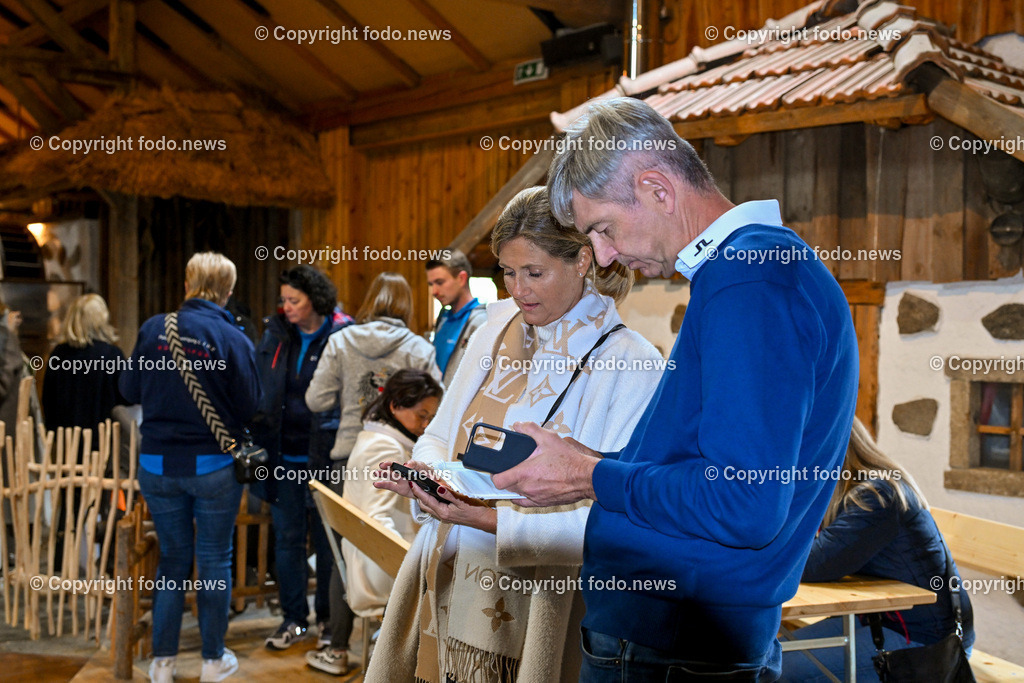 Frauen fuer Frauen_ Charity Oldtimerfahrt_ 04.10.2025-172 | 04.10.2025, Linz, AUT, Oldtimer Charity im Bild Frauen fuer Frauen Oldtimerfahrt, Teilnehmer©Harald Dostal / fodo.media