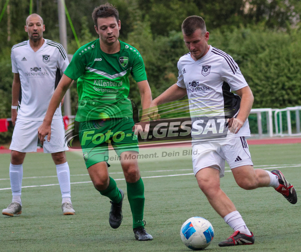 SC Bünde - TuS Bexterhagen | Auf dem Bild zu sehen: grün SC Bünde: ; weiß TuS Bexterhagen:  SC Bünde, TuS Bexterhagen, Saison 26/27, Testspiel, Hunnebrock, Deutschland - Realisiert mit Pictrs.com