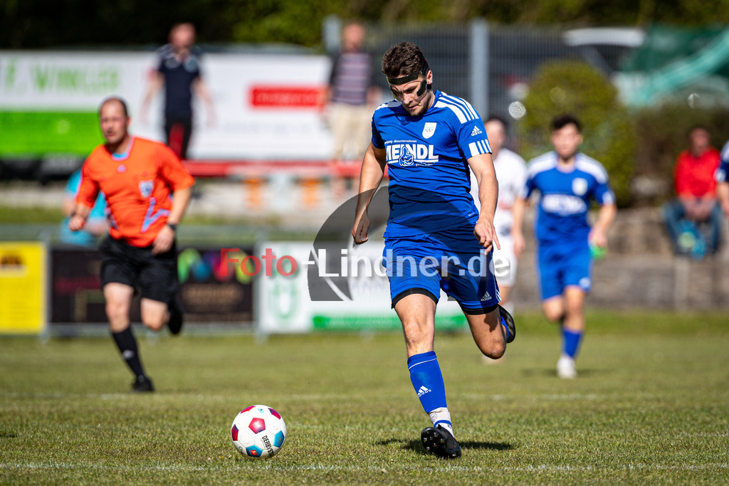 SG Hungerbach vs SV Eurasburg-Beuerberg | Meisterrunde Kreisklasse Gruppe C, SG Hungerbach vs SV Eurasburg-Beuerberg, 20240427,
Christian MARTNER (SVEB 17),
2024-04-27 in Oberhasuen (Sportplatz Oberhasuen)
17 Christian MARTNER (SVEB 17)
Copyright: WolfgangxLindner www.foto-lindner.de