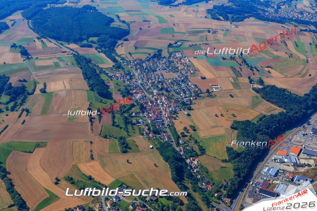 Die Luftaufnahme der Stadt  wurde vom UL-Flugzeug heraus erstellt ( keine Drohne )- hohe Auflösung für beste Qualität