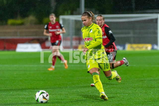 20240927_NSZ_7000 | Dominika Grabowska (TSG Hoffenheim,No.16) in AktionDEU, Leverkusen, 27.09.2024 Fußball, Frauen, Google Pixel Frauen-Bundesliga, Saison 2024/2025, 4. Spieltag, Bayer 04 Leverkusen - TSG HoffenheimDIE DFB-RICHTLINIEN UNTERSAGEN JEGLICHE NUTZUNG VON FOTOS ALS SEQUENZBILDER UND/ODER VIDEOÄHNLICHE FOTOSTRECKEN - Realisiert mit Pictrs.com