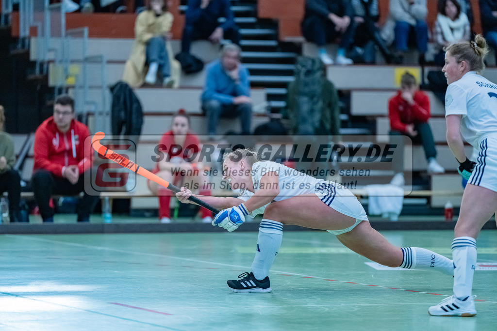 HK_20231217_107694 | 1. Bundesliga Damen Crefelder HC - Düsseldorfer HC  am 17.12.2023 Sporthalle Glockenspitz, Krefeld , Mabel Brands ( Düsseldorfer HC #7 )