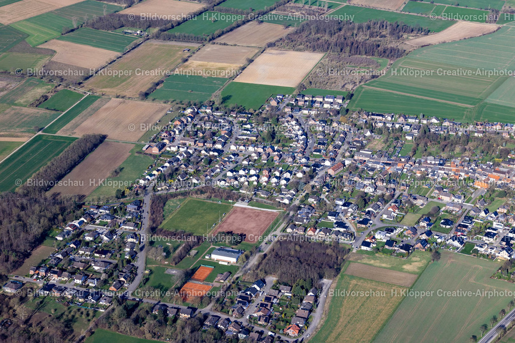 Luftbilder Jülich-9787 | Luftbildfotografie Ortsansicht der Straßen und Häuser der Wohngebiete in Jülich Ortsteil Broich im Bundesland Nordrhein-Westfalen, Deutschland - Realisiert mit Pictrs.com