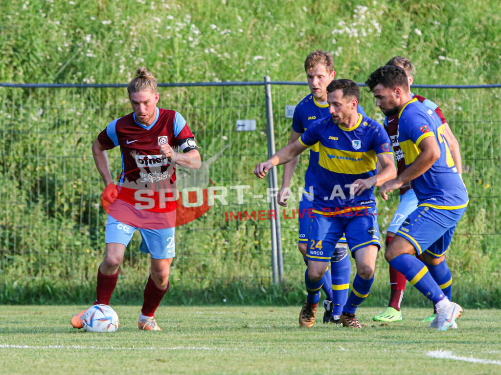 SK Maria Saal - DSG Ferlach 2-3, Unterliga Ost | Armin Hadzisulejmanovic (DSG Ferlach #27) Daniel Wernig (SK Maria Saal,K #23) Frank Hübl (DSG Ferlach #24) Stefan Bleyer (DSG Ferlach #8 Christoph Orasch (SK Maria Saal #17)) SK Maria Saal - DSG Ferlach 2-3 am 22.08.2023 in Maria Saal
(Sportplatz), Austria, (Photo by Ernst Krawagner sport-fan.at) - Realisiert mit Pictrs.com