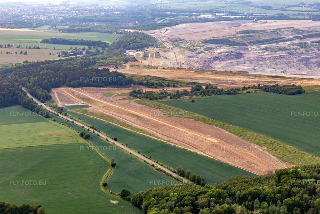 Vue aérienne: Bordure de démolition de la mine à ciel ouvert de lignite 