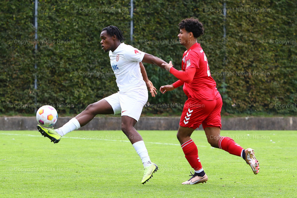 NH_EimsbuettelerTV_FCEintrachtNorderstedt_RegionalligaNord_01102023 | #18 Maurice Boakye (Eimsbütteler TV), #21 Noah-Ali Musse Osman (FC Eintracht Norderstedt)