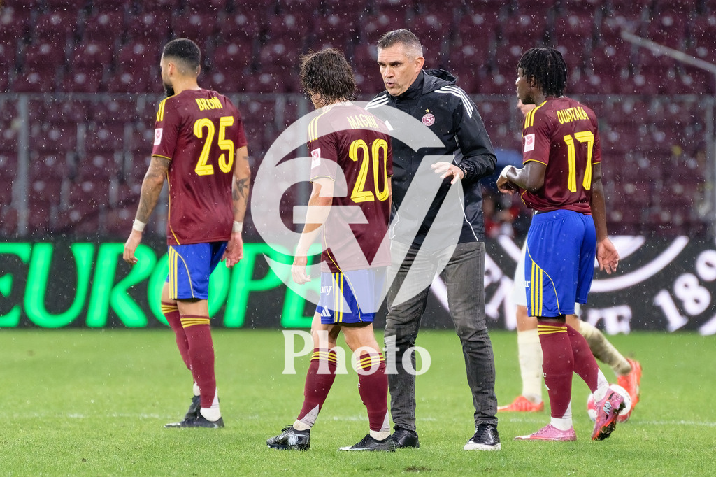 UEFA Conference League Play-offs 2nd leg - Servette FC v FC Shakhtar Donetsk | Jocelyn Gourvennec (Coach Servette FC) speaks with Theo Magnin (20 Servette FC) during the UEFA Conference League Play-offs 2nd leg match between Servette FC and FC Shakhtar Donetsk at Stade de Geneve in Geneva, Switzerland
