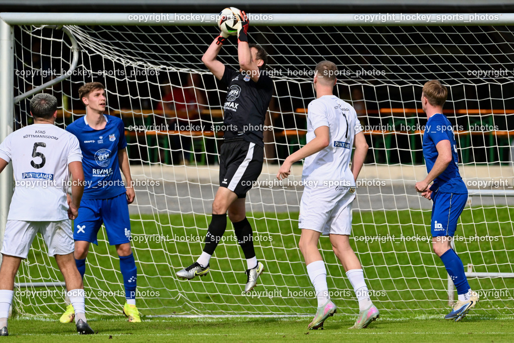 ASKÖ Köttmannsdorf vs. Union Matrei | #5 Matteo Juvan ASKÖ Köttmannsdorf, #27 Hannes Wibmer UNION Matrei, #1 Julian Weiskopf UNION Matrei, #7 Alex Ristic ASKÖ Köttmannsdorf, #33 Alexander Wibmer UNION Matrei, ASKÖ Köttmannsdorf vs. Union Matrei, ASKÖ Köttmannsdorf vs. Union Matrei am 13.09.2025 in Köttmannsdorf (Sportplatz Köttmannsdorf), Austria, (Photo by Bernd Stefan)
