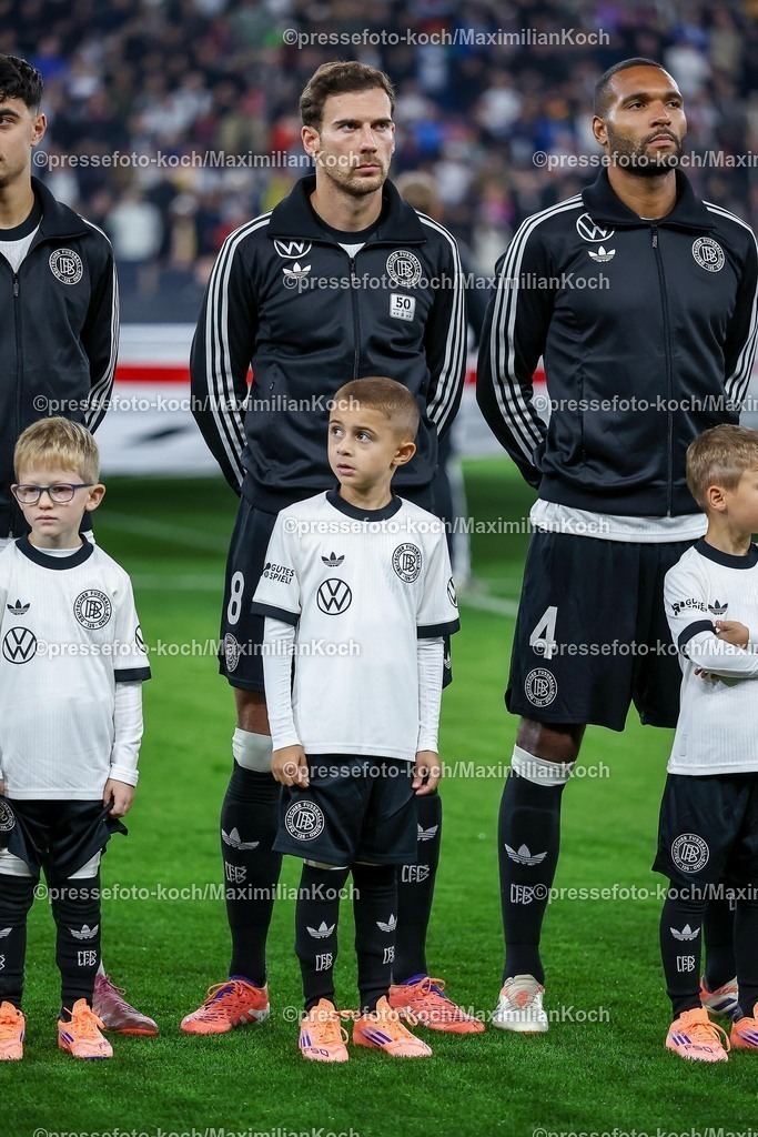 DFB10102502113 | 10.10.2025, Fußball, Länderspiel, Deutschland - Luxemburg, UEFA WM-Qualifikation, 2025/2026, Gruppe A, PreZero Arena in Sinsheim: Leon Goretzka (GER #08)  mit EinlaufkindDFB regulations prohibit any use of photographs as image sequences and or quasi-video. 