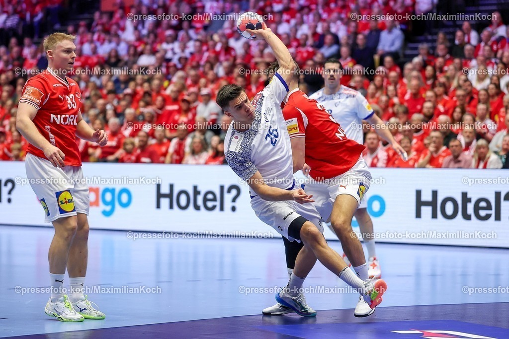 EHF20012602014 | 20.01.2026, Handball, Men's EHF EURO 2026, Dänemark - Portugal, Jyske Bank Boxen in Herning, Dänemark, Preliminary Round:  Francisco Mota Costa (Portugal #26) 