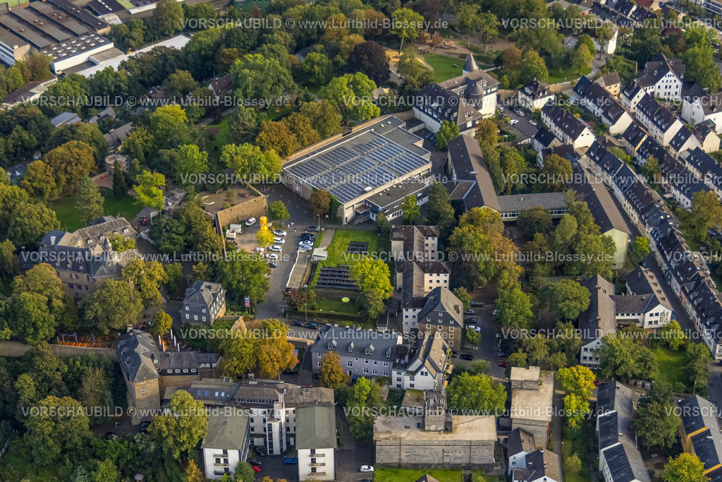 Siegen230912432-2 | Luftbild, Oberes Schloss und Realschule Am Oberen Schloss, Sporthalle mit Solardach, Siegen-Kernband, Siegen, Siegerland, Nordrhein-Westfalen, Deutschland