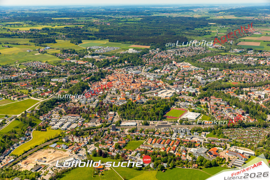 Das Luftbild zeigt :  Kaufbeuren - Die Luftaufnahme wurde 2024 vom UL-Flugzeug aus erstellt ( keine Drohne ) - Hochauflösende Luftaufnahme - Für grossformatige Ausdrucke geeignet. Die Geschenkidee !Mit Lizenz und Bildrechte bestellbar