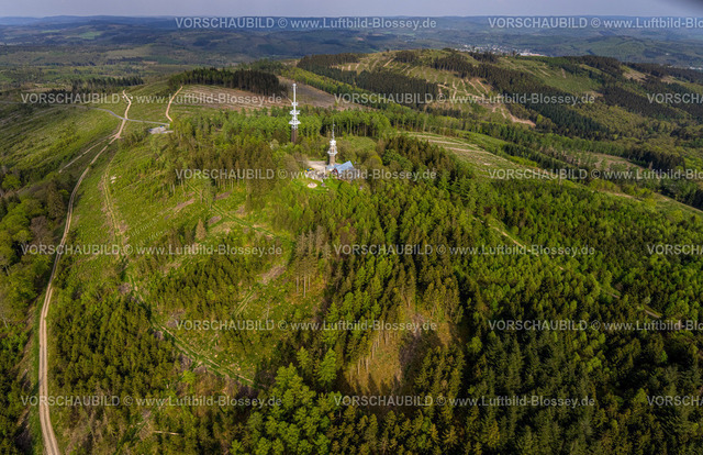 Kreuztal240502493Grubenfeld-Littfeld-Kindelsberg | Luftbild, Kindelsbergturm und Neuer Sendeturm Sendemasten, Waldgebiet mit Waldschäden, Grubenfeld Grubengelände Littfeld Kindelsberg, Fernsicht Hügel und Täler, Littfeld, Kreuztal, Nordrhein-Westfalen, Deutschland