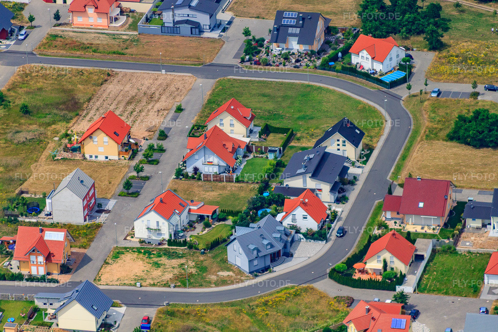 Luftbild: Neubaugebiet Blumenring im Ortsteil Hardtwald in Neupotz im Bundesland Rheinland-Pfalz in Deutschland. Foto: IMG_29751.jpg vom 02.07.2010 durch Werner Riehm/FLY-FOTO.de