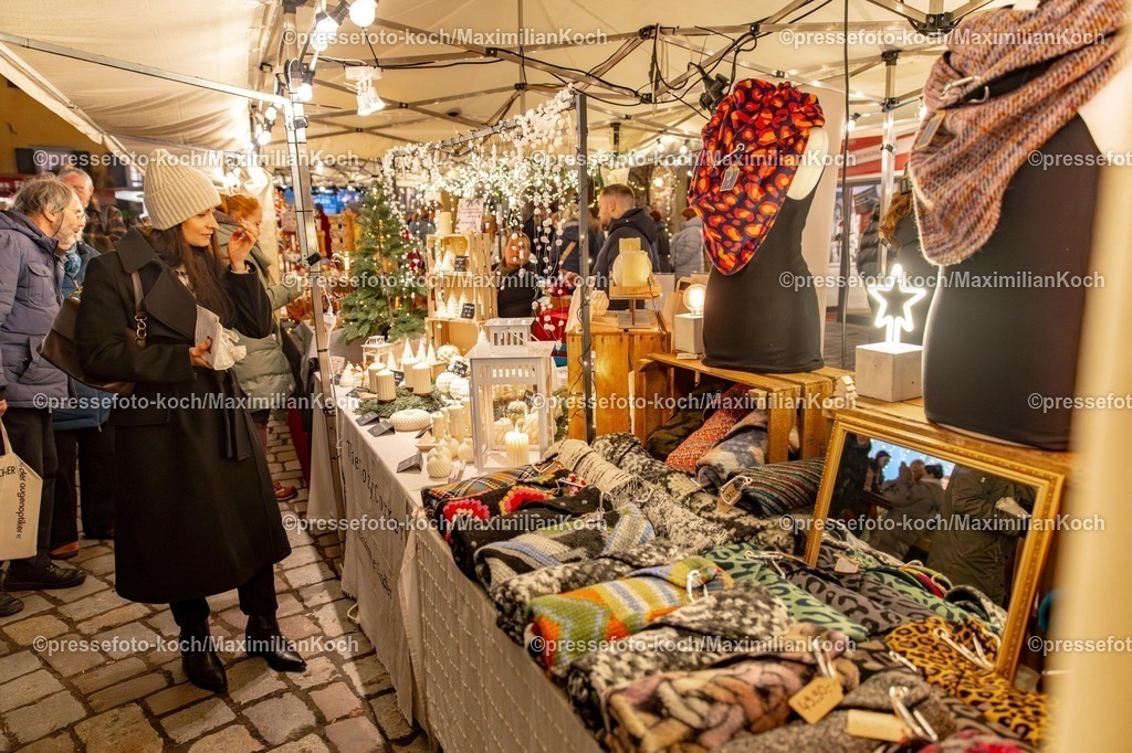 Wup12122501063 | 12.12.2026, Wuppertal, Weihnachtsmarkt Haus Schloss Lüntenbeck. 