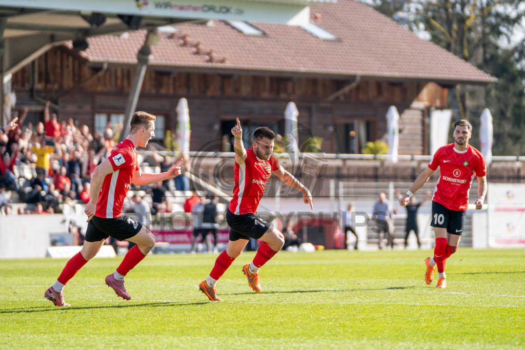 SG Sonnenhof Großaspach vs. KSV Hessen Kassel, Fussball, Regionalliga Südwest, 23. Spieltag, Saison 2025/2026, 07.03.2026 | Loris Maier (SG Sonnenhof Großaspach, #27),  Marius Kunde (SG Sonnenhof Großaspach, #16) und Mert Tasdelen (SG Sonnenhof Großaspach, #10),SG Sonnenhof Großaspach vs. KSV Hessen Kassel, Fussball, Regionalliga Südwest, 23. Spieltag, Saison 2025/2026, 07.03.2026Foto: photosbyphips/Philip Ziegler